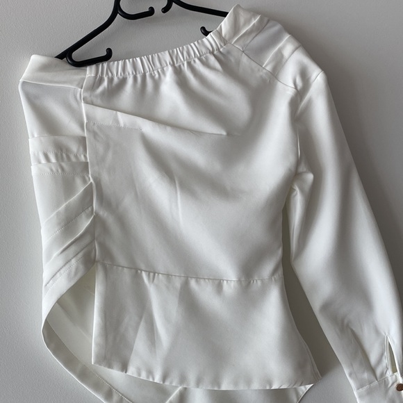 💖 CAZNC THE LABEL - White One Shoulder Top💖 - Picture 4 of 16